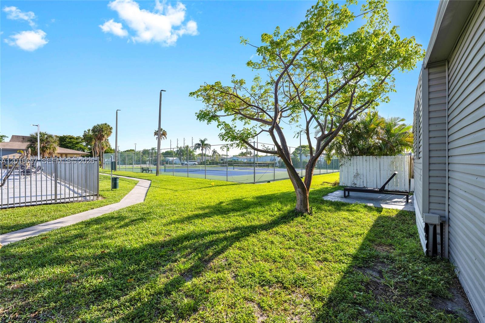 RAVENSWOOD ESTATES & MARI - Residential