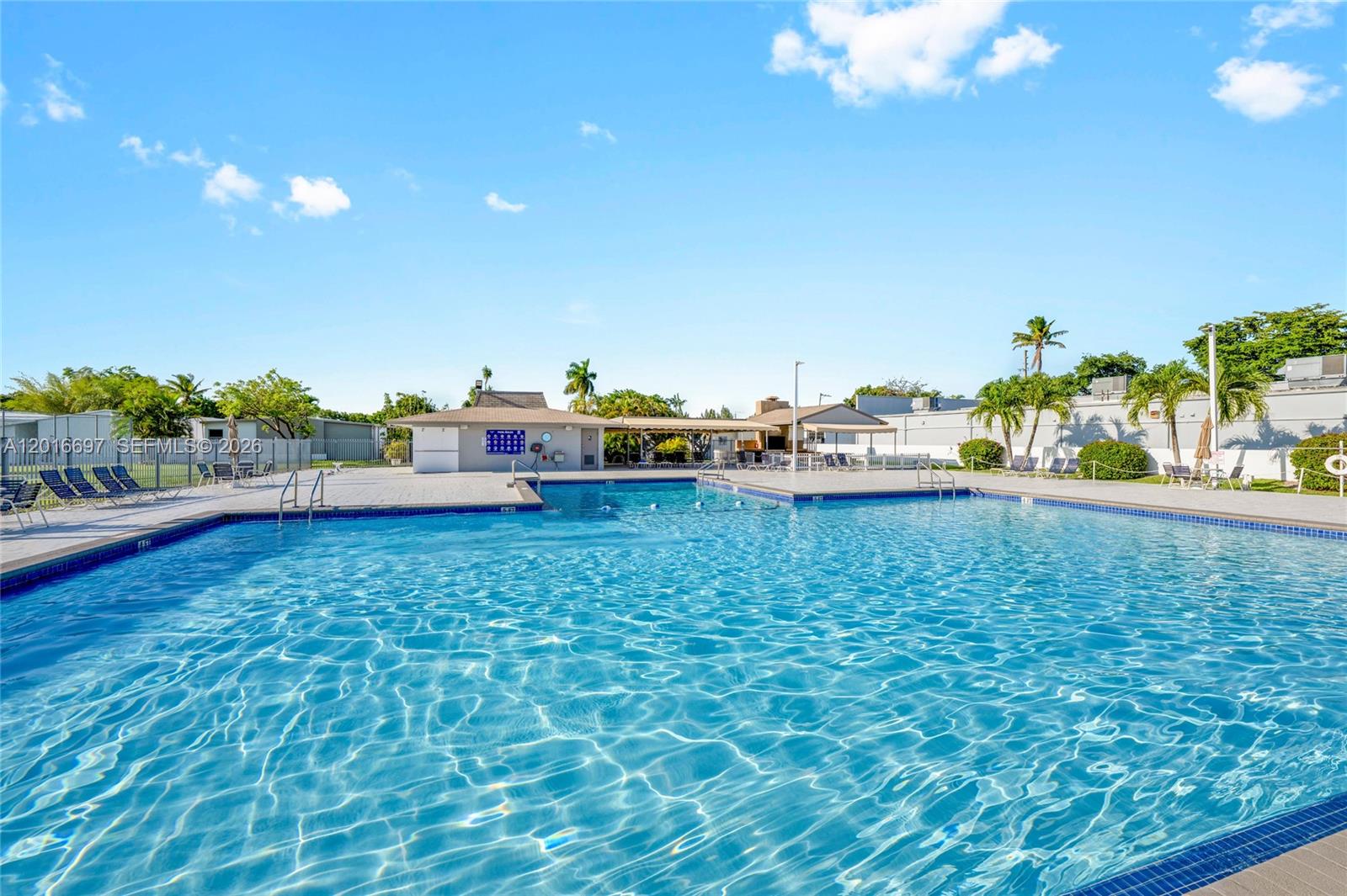 RAVENSWOOD ESTATES & MARI - Residential