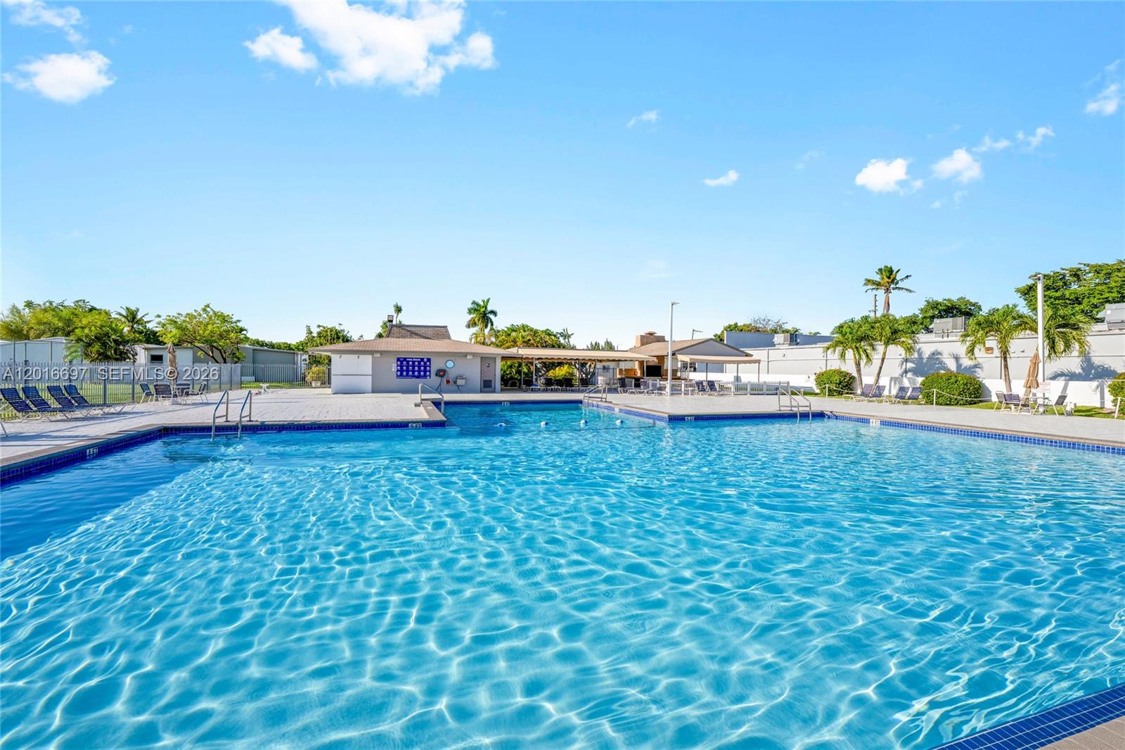 RAVENSWOOD ESTATES & MARI - Residential
