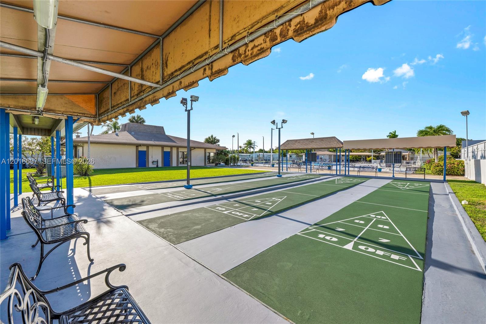 RAVENSWOOD ESTATES & MARI - Residential