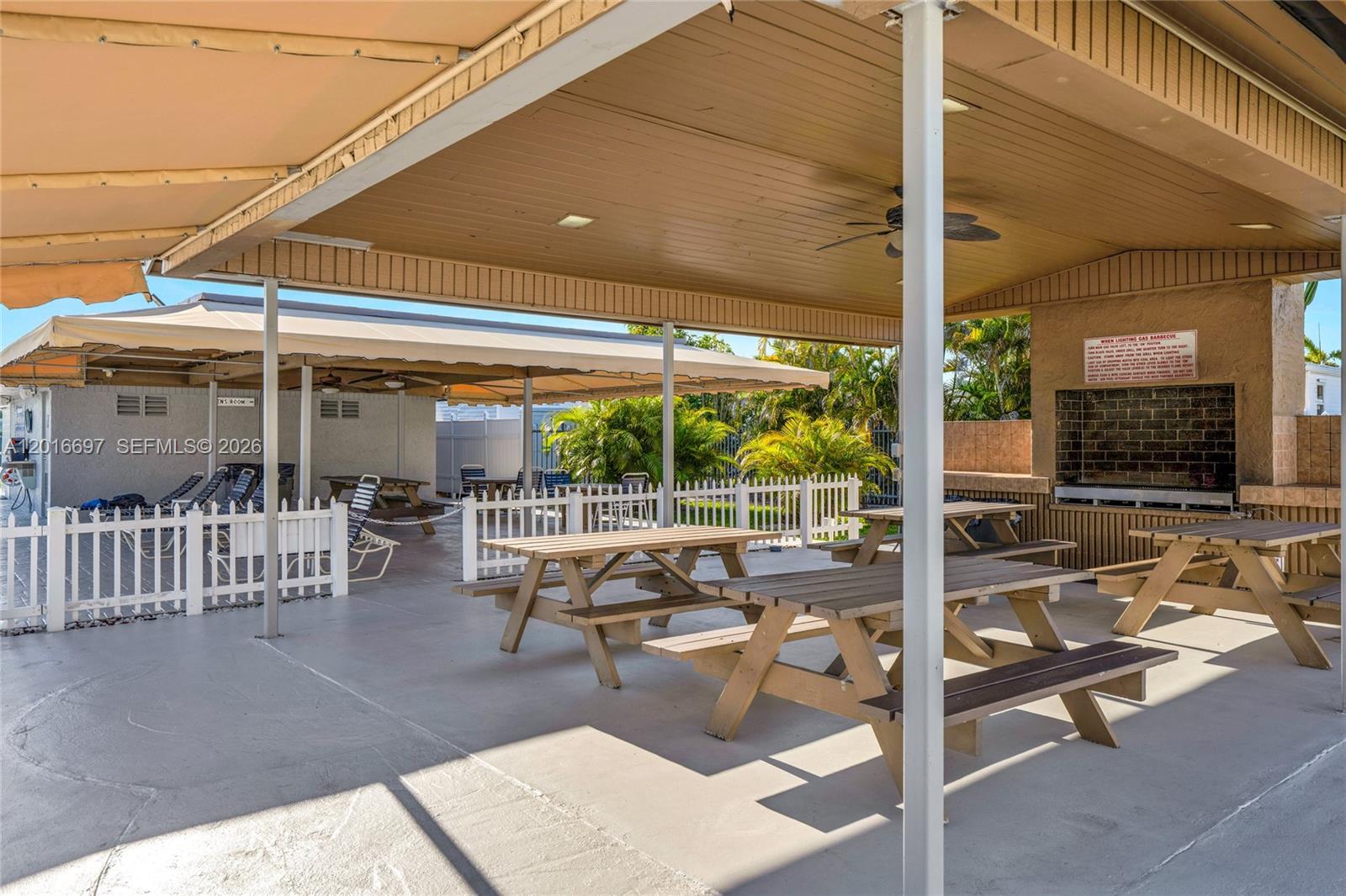 RAVENSWOOD ESTATES & MARI - Residential