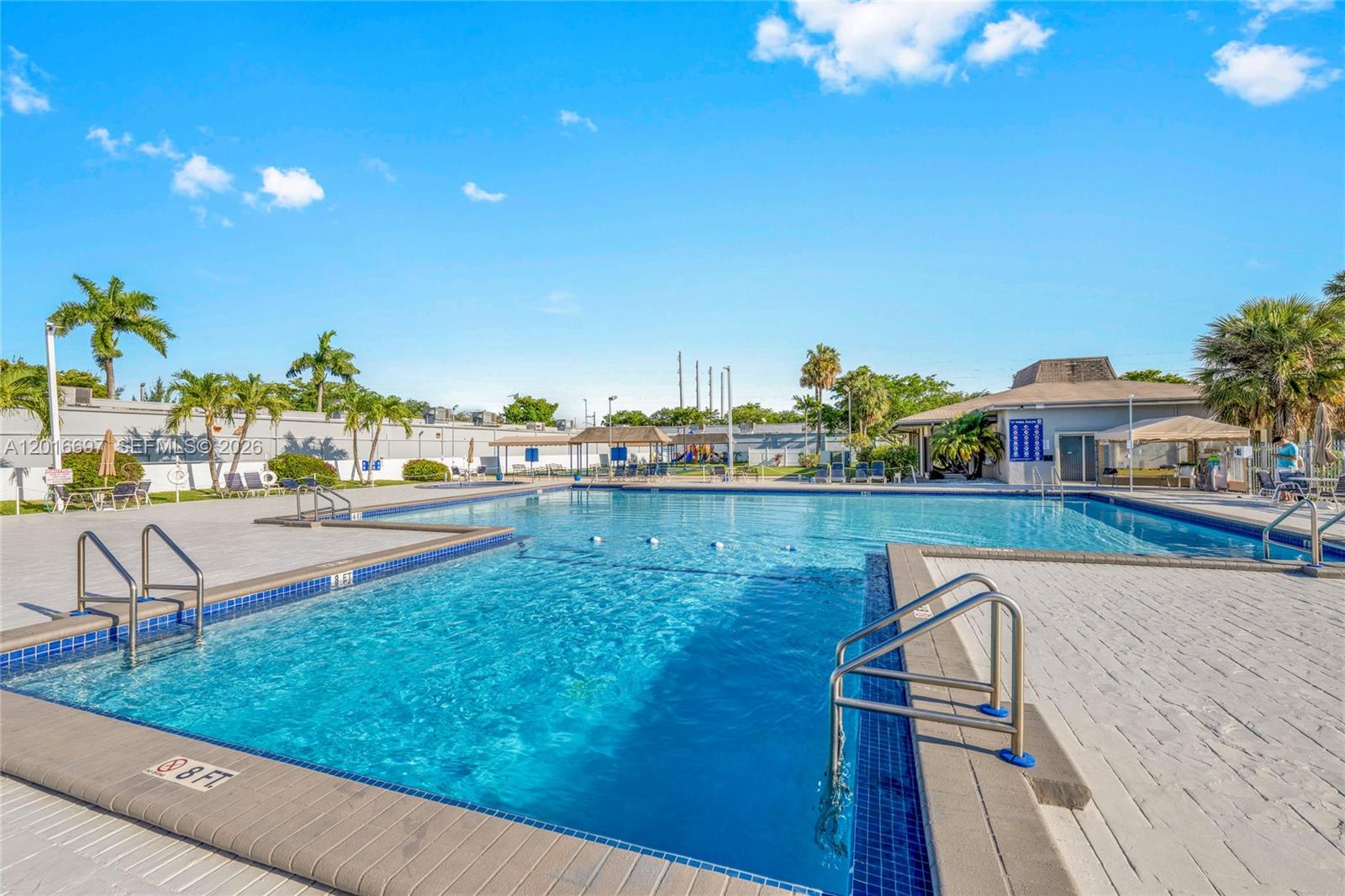 RAVENSWOOD ESTATES & MARI - Residential