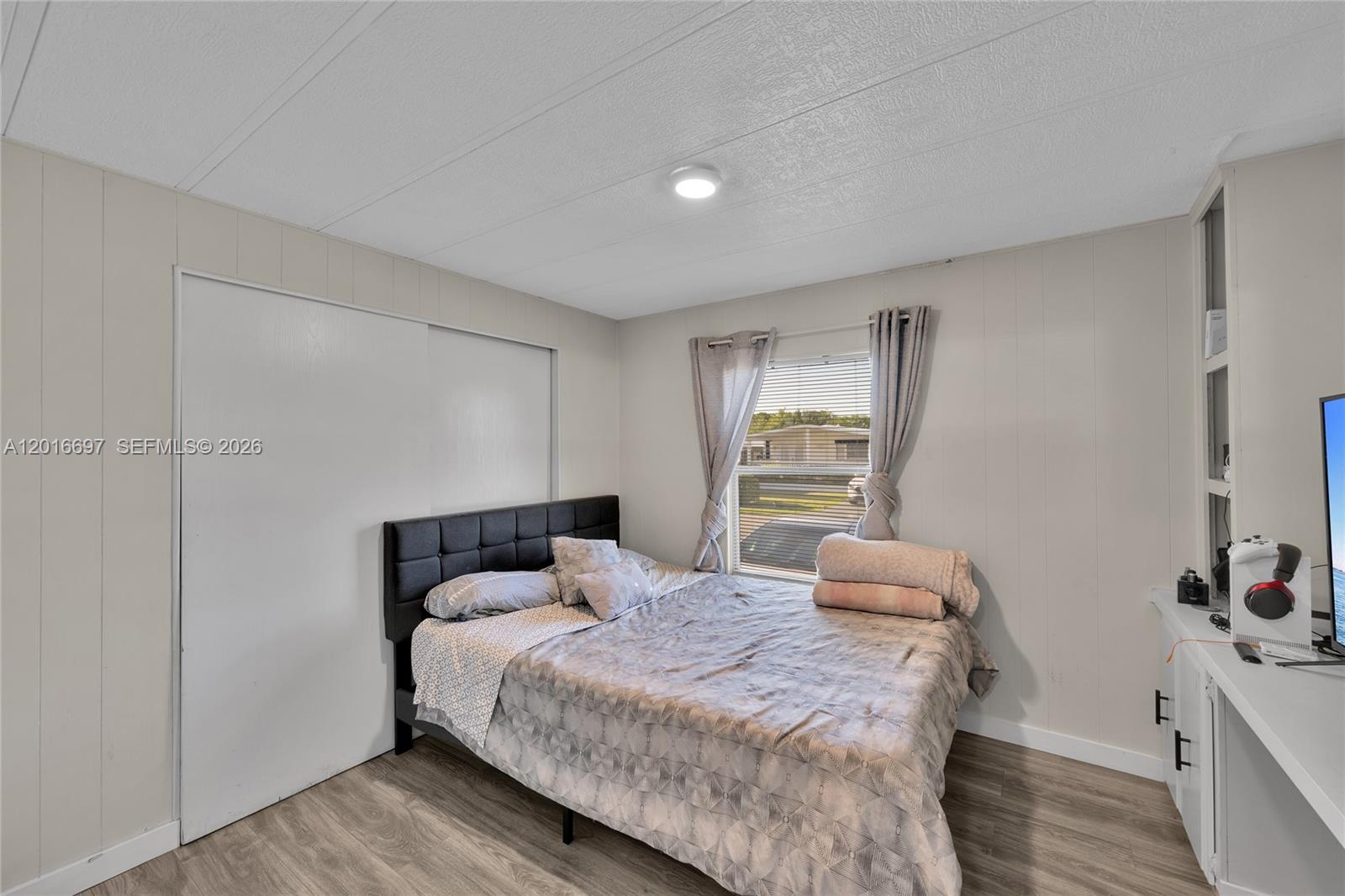 RAVENSWOOD ESTATES & MARI - Residential