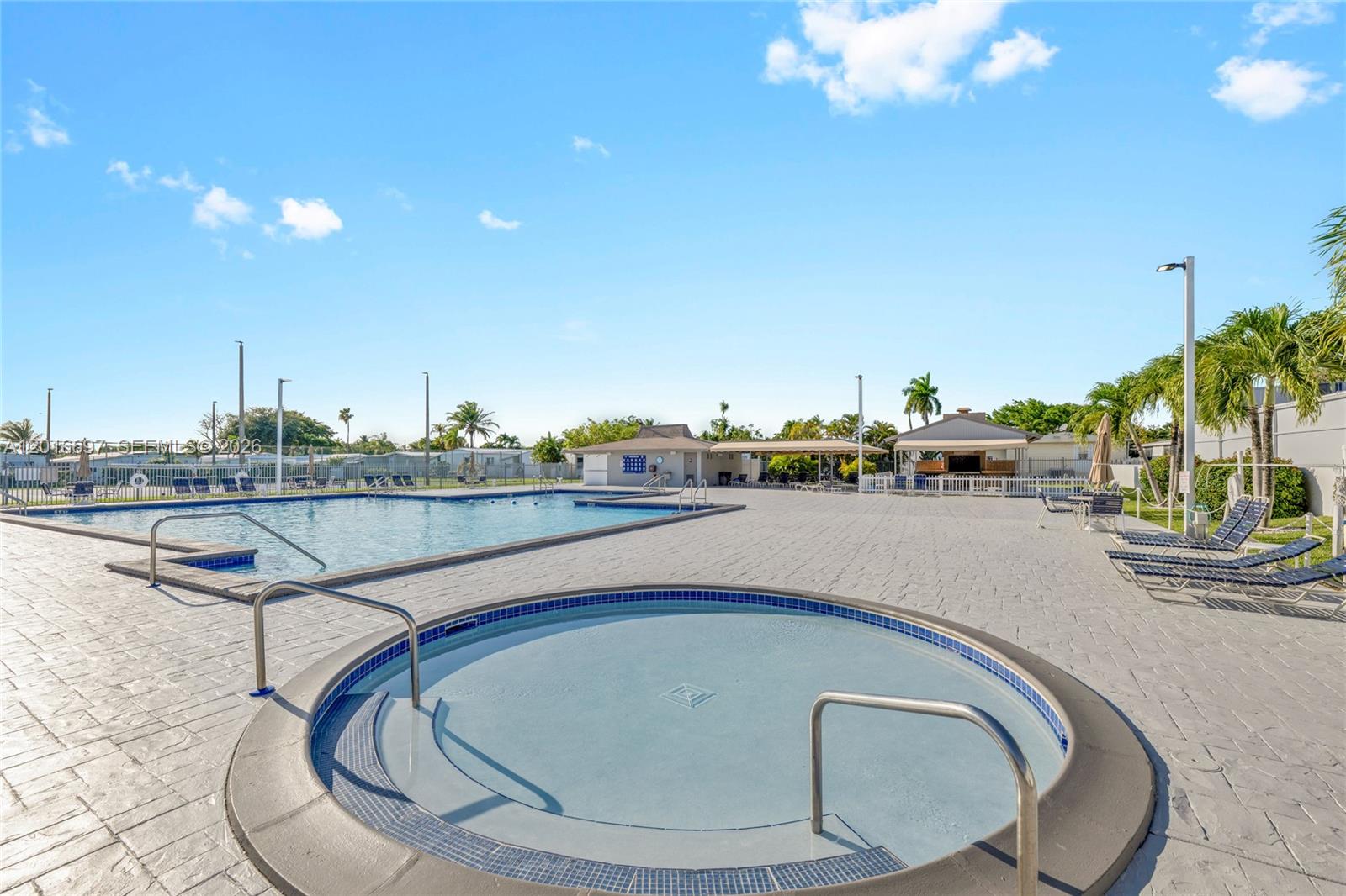 RAVENSWOOD ESTATES & MARI - Residential