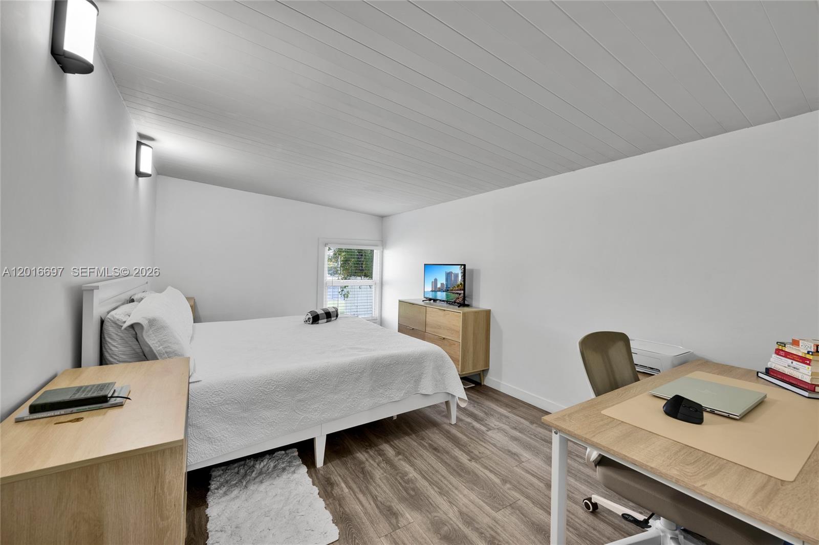 RAVENSWOOD ESTATES & MARI - Residential