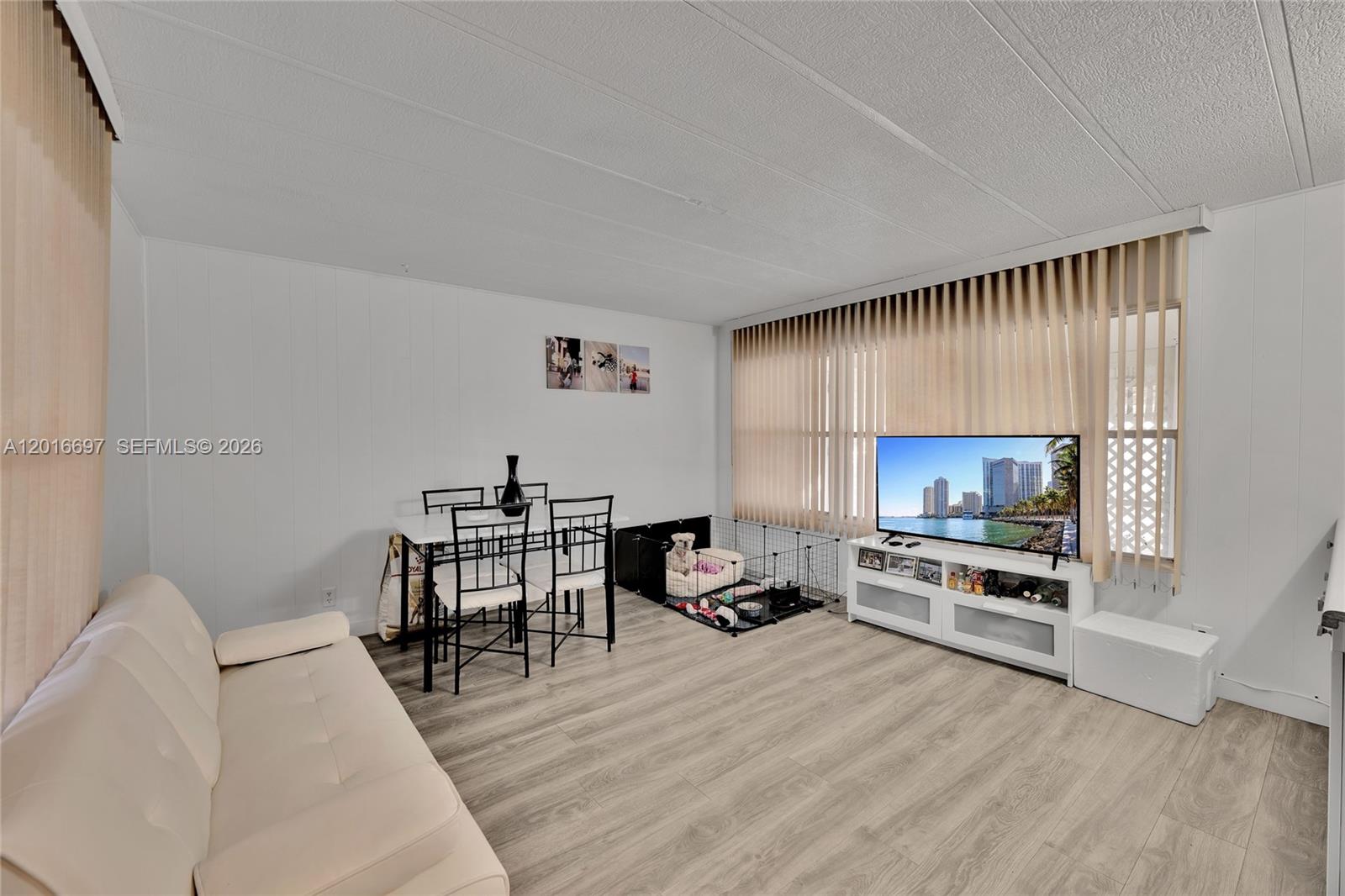 RAVENSWOOD ESTATES & MARI - Residential