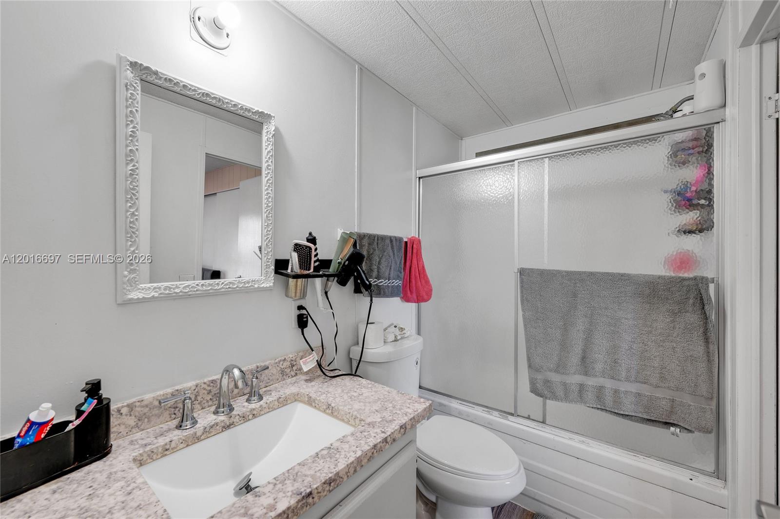 RAVENSWOOD ESTATES & MARI - Residential