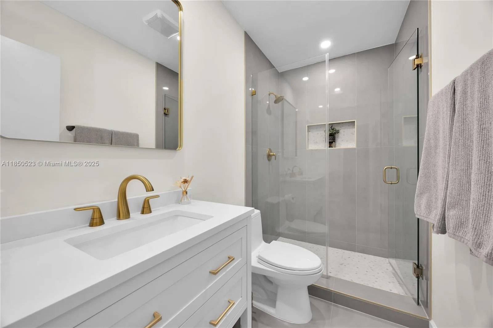 Miami, Florida 33176, United States, 3 Bedrooms Bedrooms, ,3 BathroomsBathrooms,Residential,Active,183970