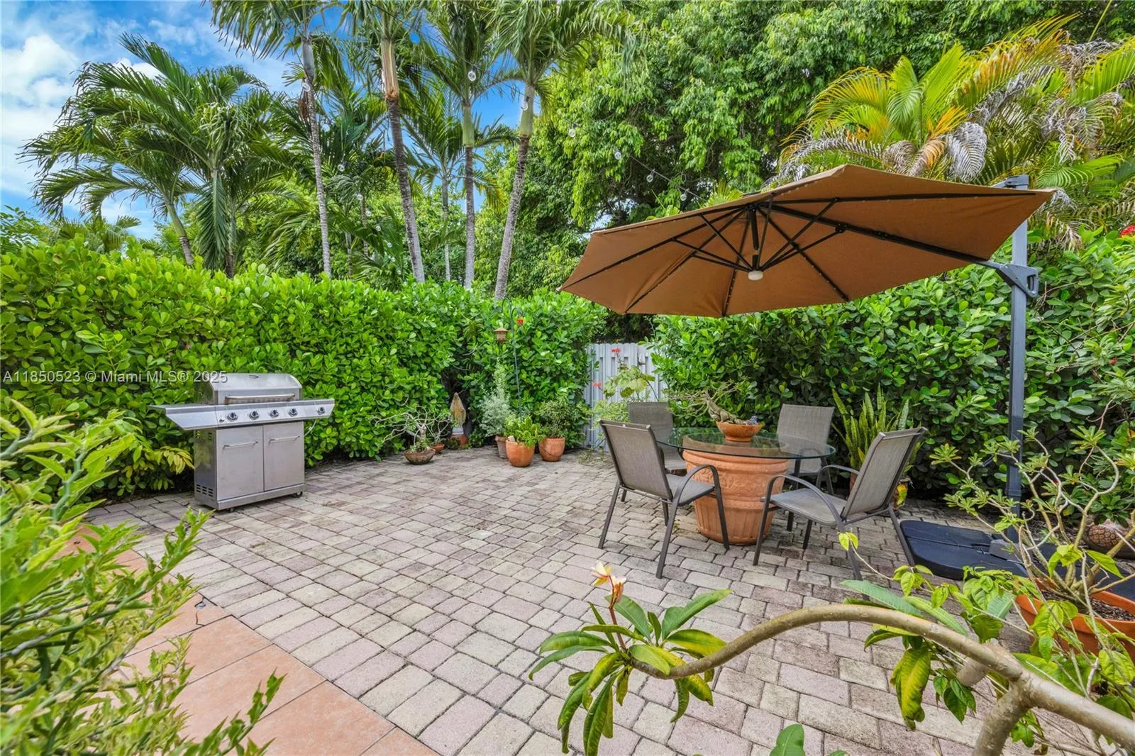 Miami, Florida 33176, United States, 3 Bedrooms Bedrooms, ,3 BathroomsBathrooms,Residential,Active,183970