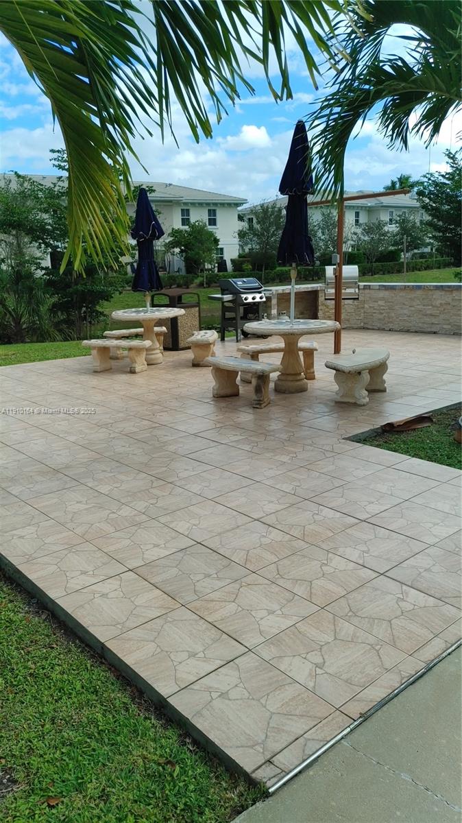 BRIARWOOD CLUB CONDO 3 - Residential