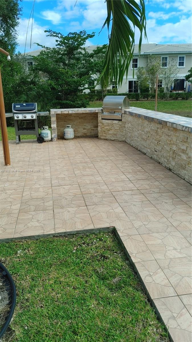 BRIARWOOD CLUB CONDO 3 - Residential