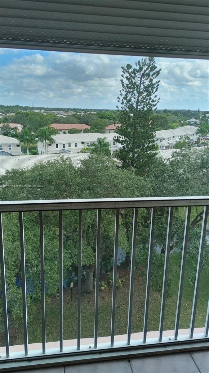 BRIARWOOD CLUB CONDO 3 - Residential