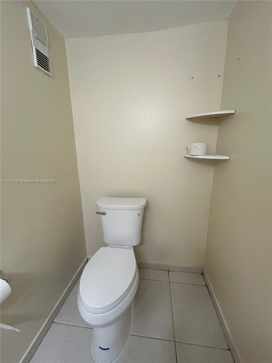 NARANJA LAKES CONDO NO 5 - Residential