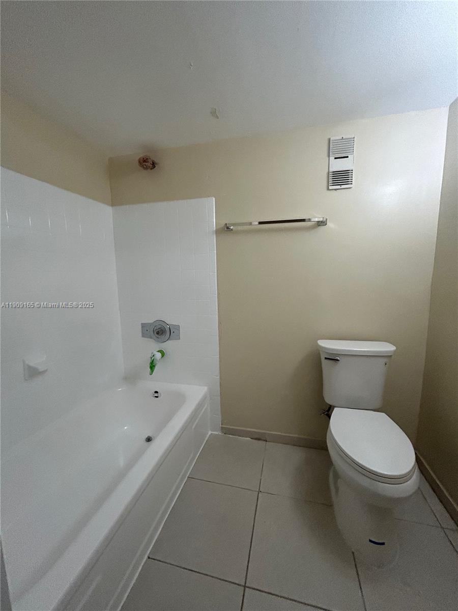 NARANJA LAKES CONDO NO 5 - Residential