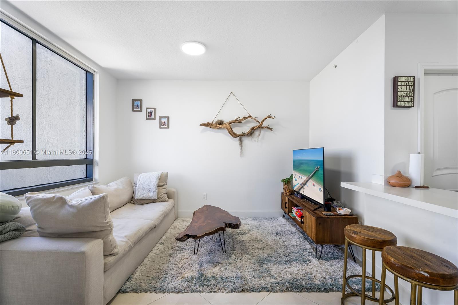 Rental Property at 1330 West Ave 905, Miami Beach, Miami-Dade County, Florida - Bedrooms: 1 
Bathrooms: 1  - $3,400 MO.