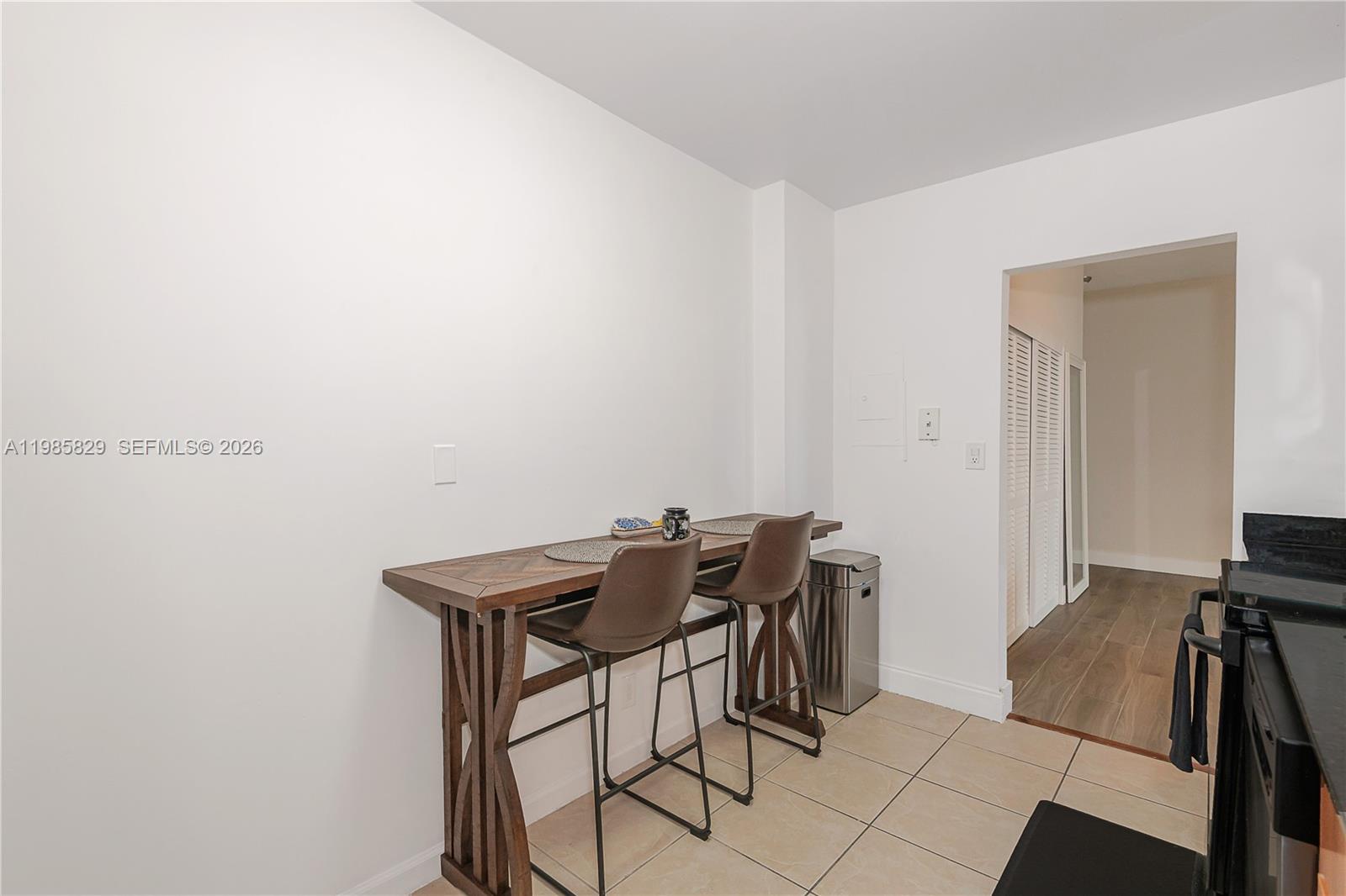 RESIDENCES ON HOLLYWOOD B - Residential Lease