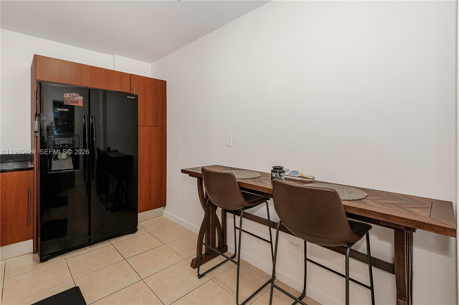 RESIDENCES ON HOLLYWOOD B - Residential Lease