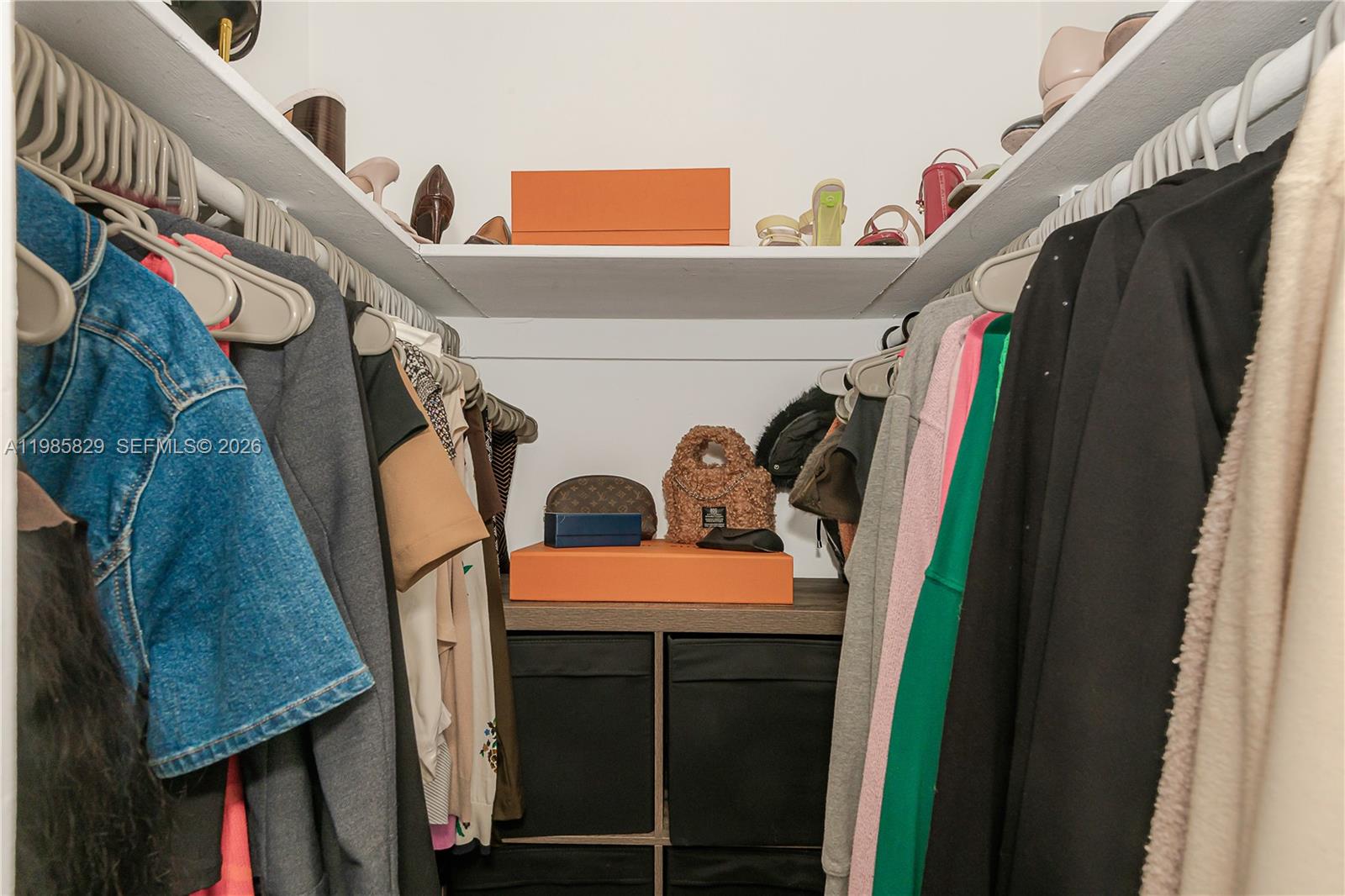 RESIDENCES ON HOLLYWOOD B - Residential Lease