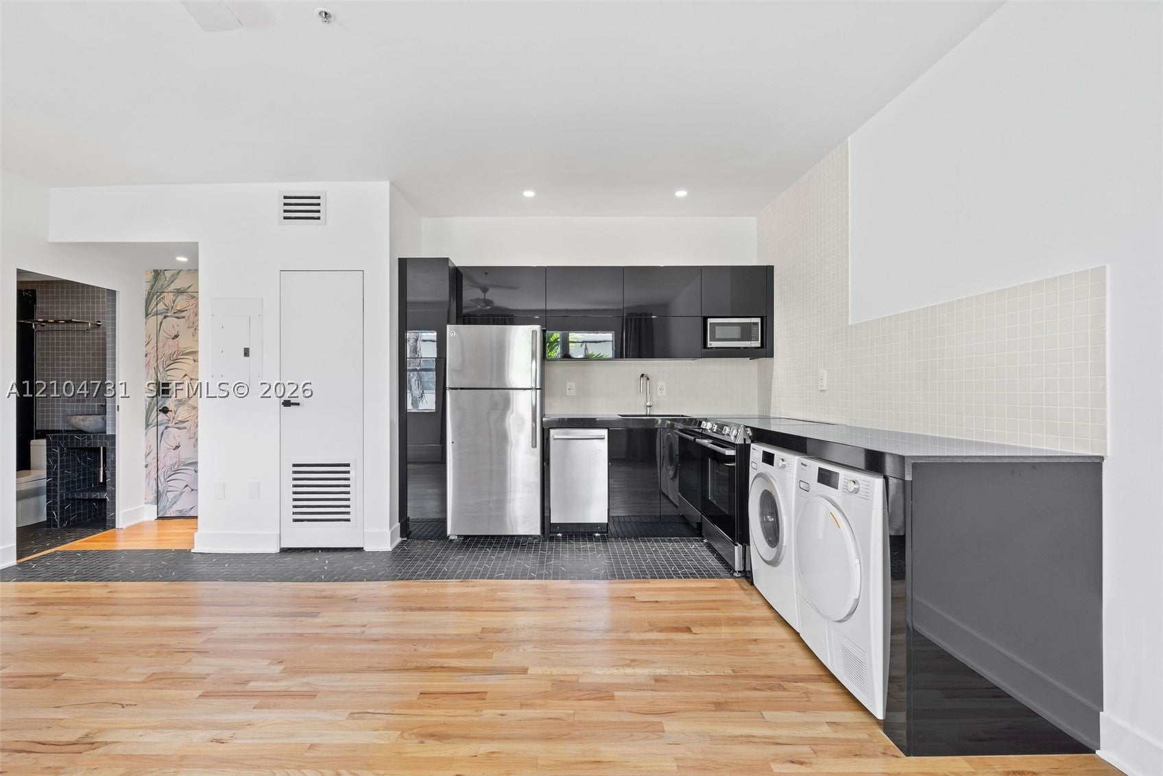 View photos, virtual tours, details... 1521 Lenox Ave 206