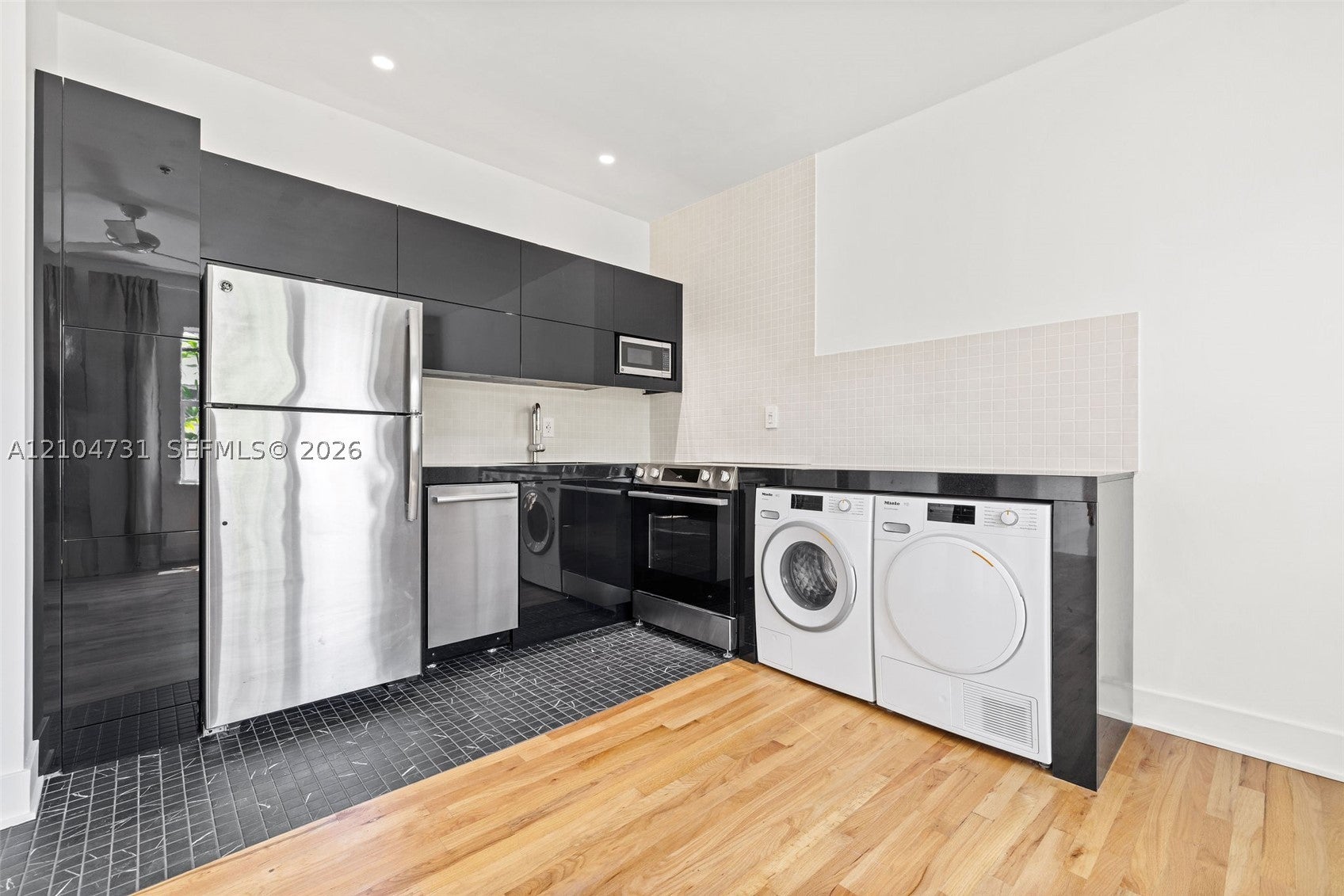 View photos, virtual tours, details... 1521 Lenox Ave 206