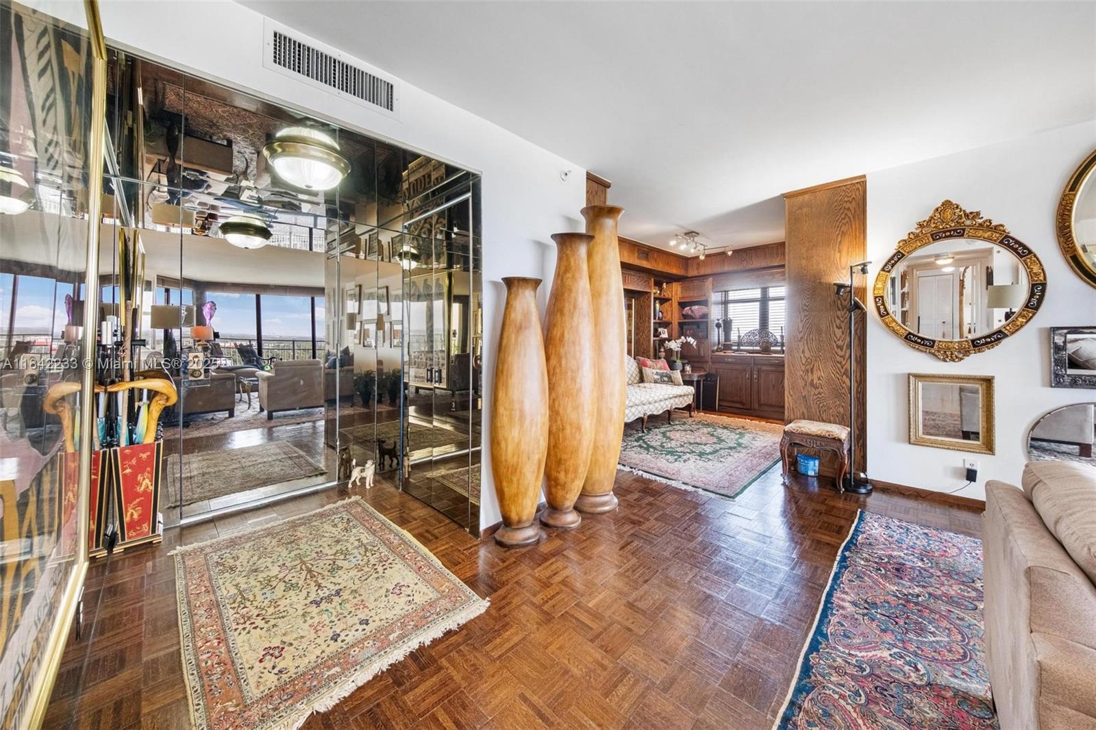 TOWERS OF QUAYSIDE CONDO - Residential