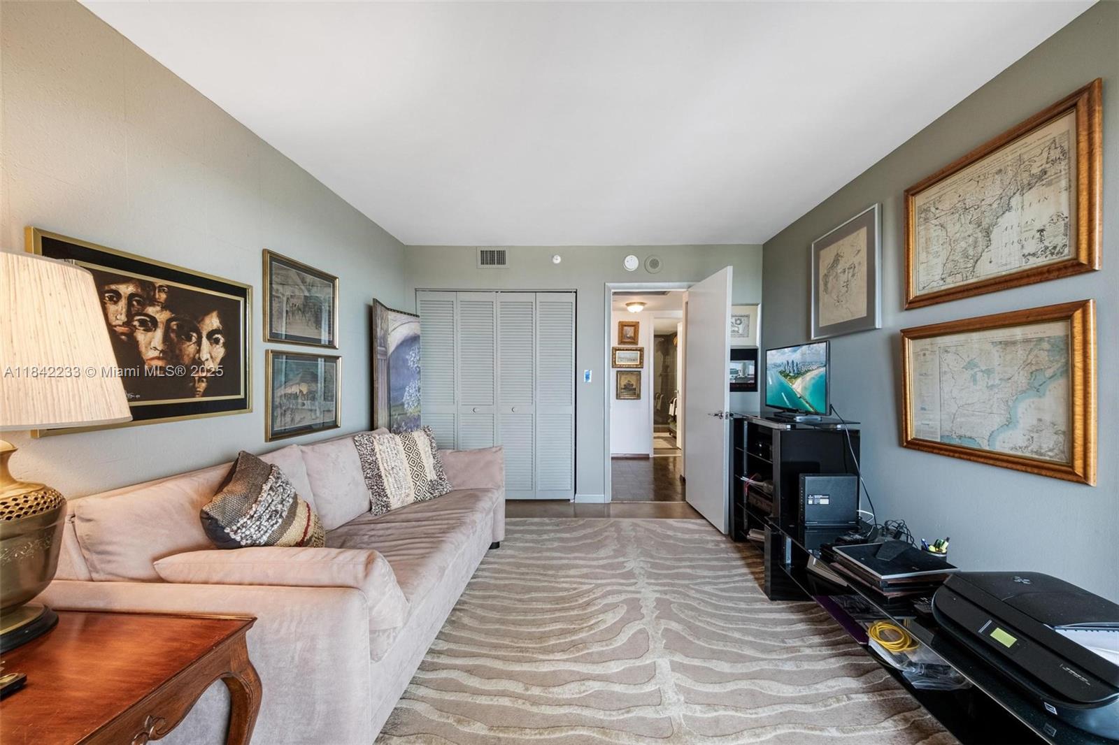 TOWERS OF QUAYSIDE CONDO - Residential