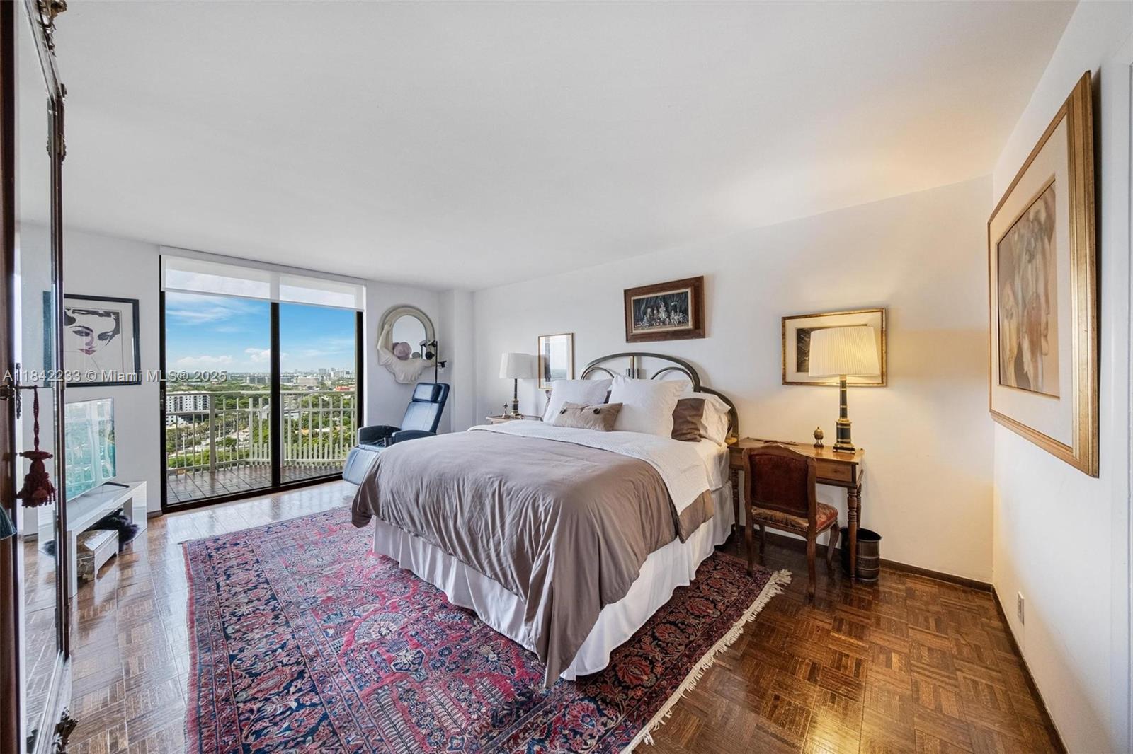 TOWERS OF QUAYSIDE CONDO - Residential