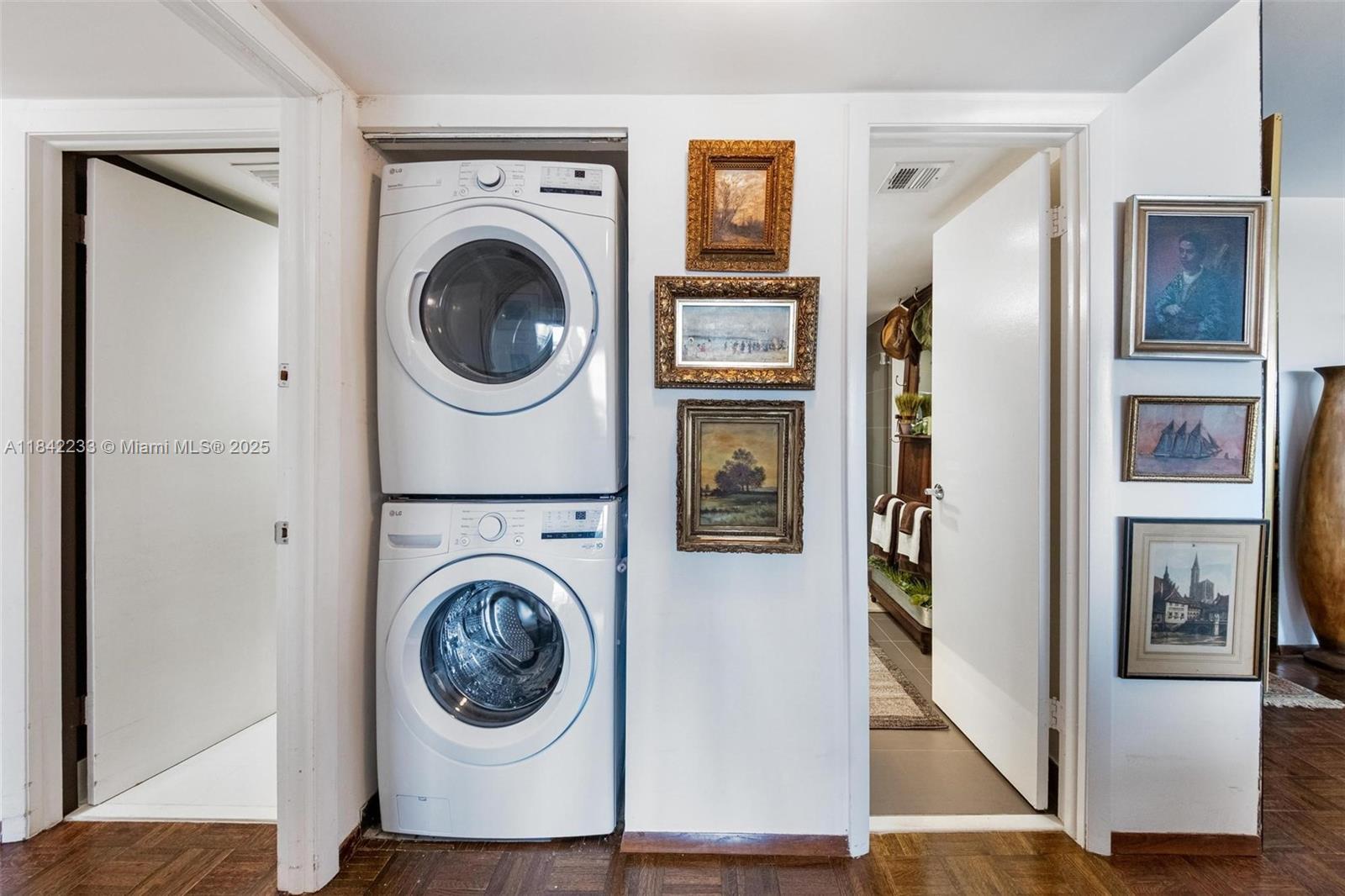 TOWERS OF QUAYSIDE CONDO - Residential