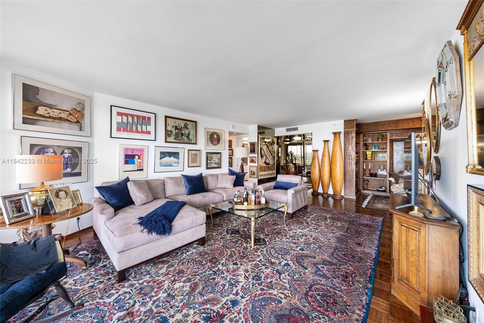 TOWERS OF QUAYSIDE CONDO - Residential