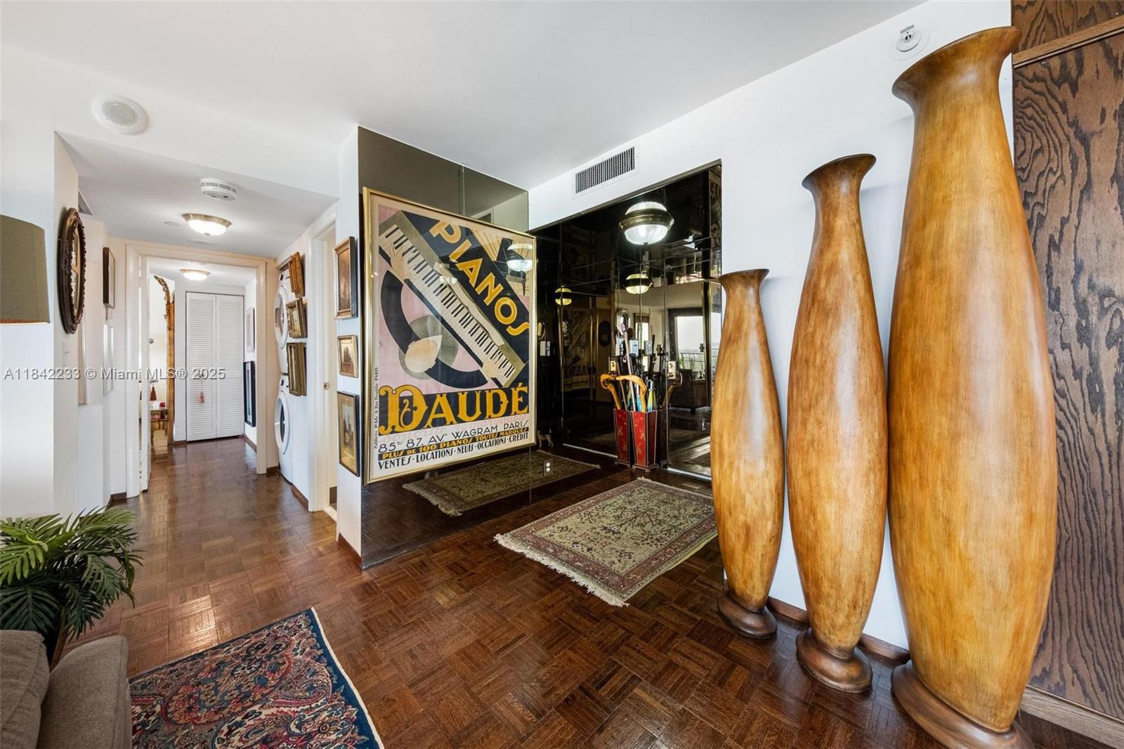 TOWERS OF QUAYSIDE CONDO - Residential