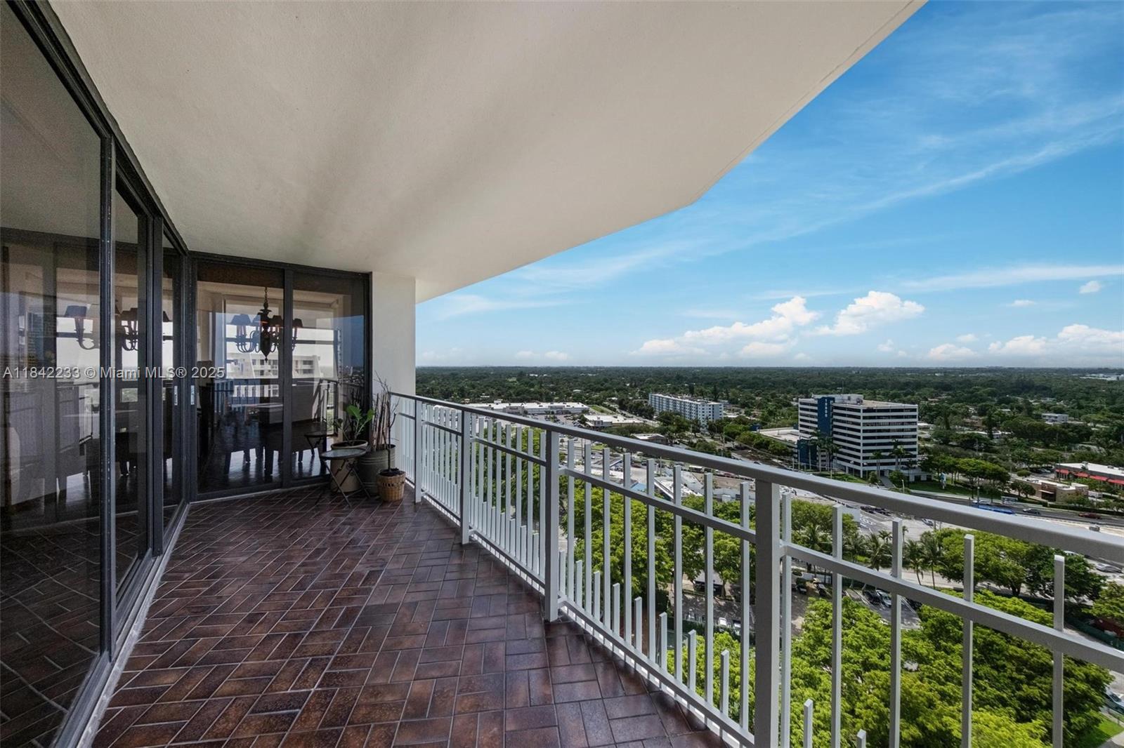 TOWERS OF QUAYSIDE CONDO - Residential