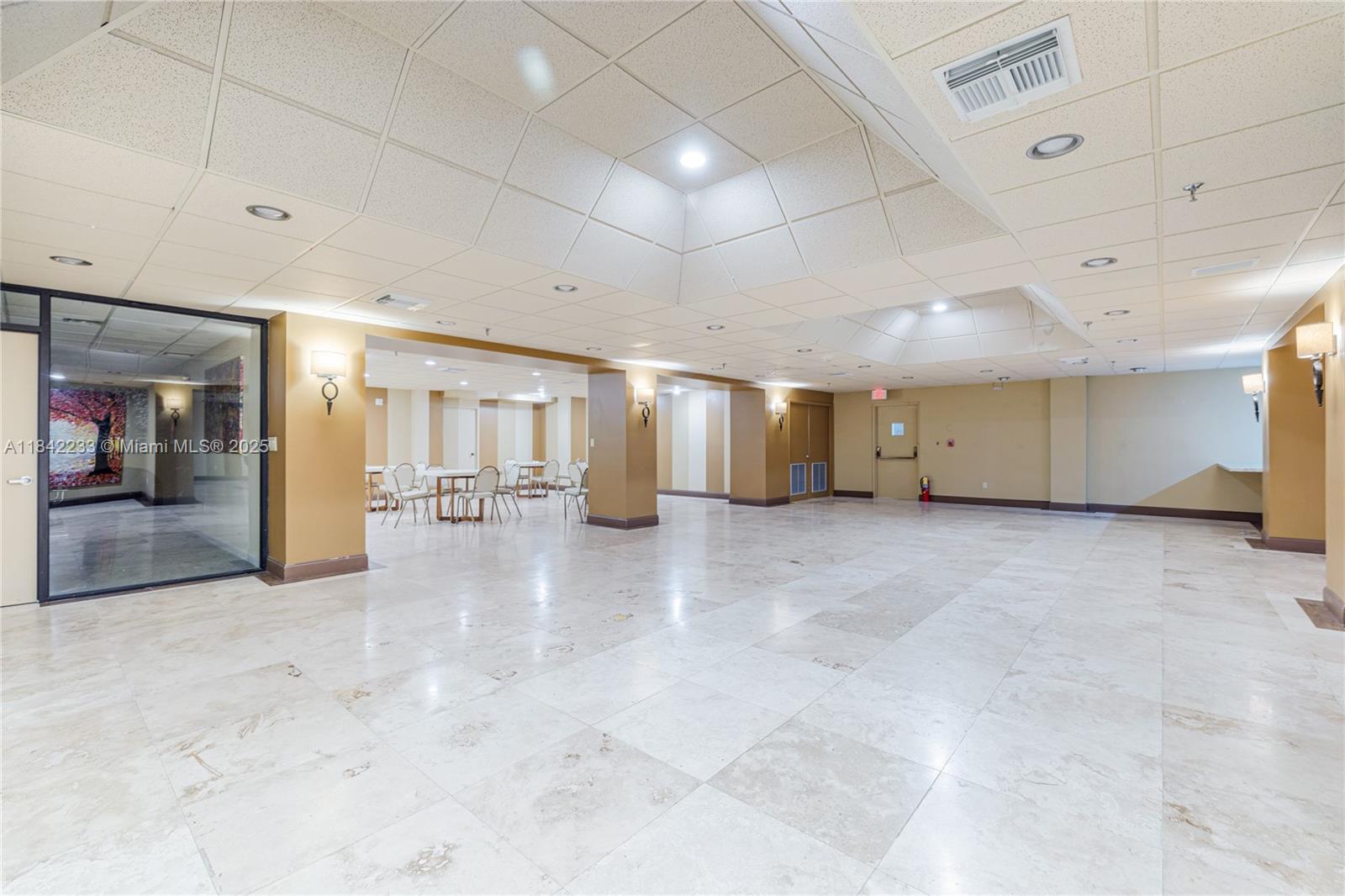 TOWERS OF QUAYSIDE CONDO - Residential