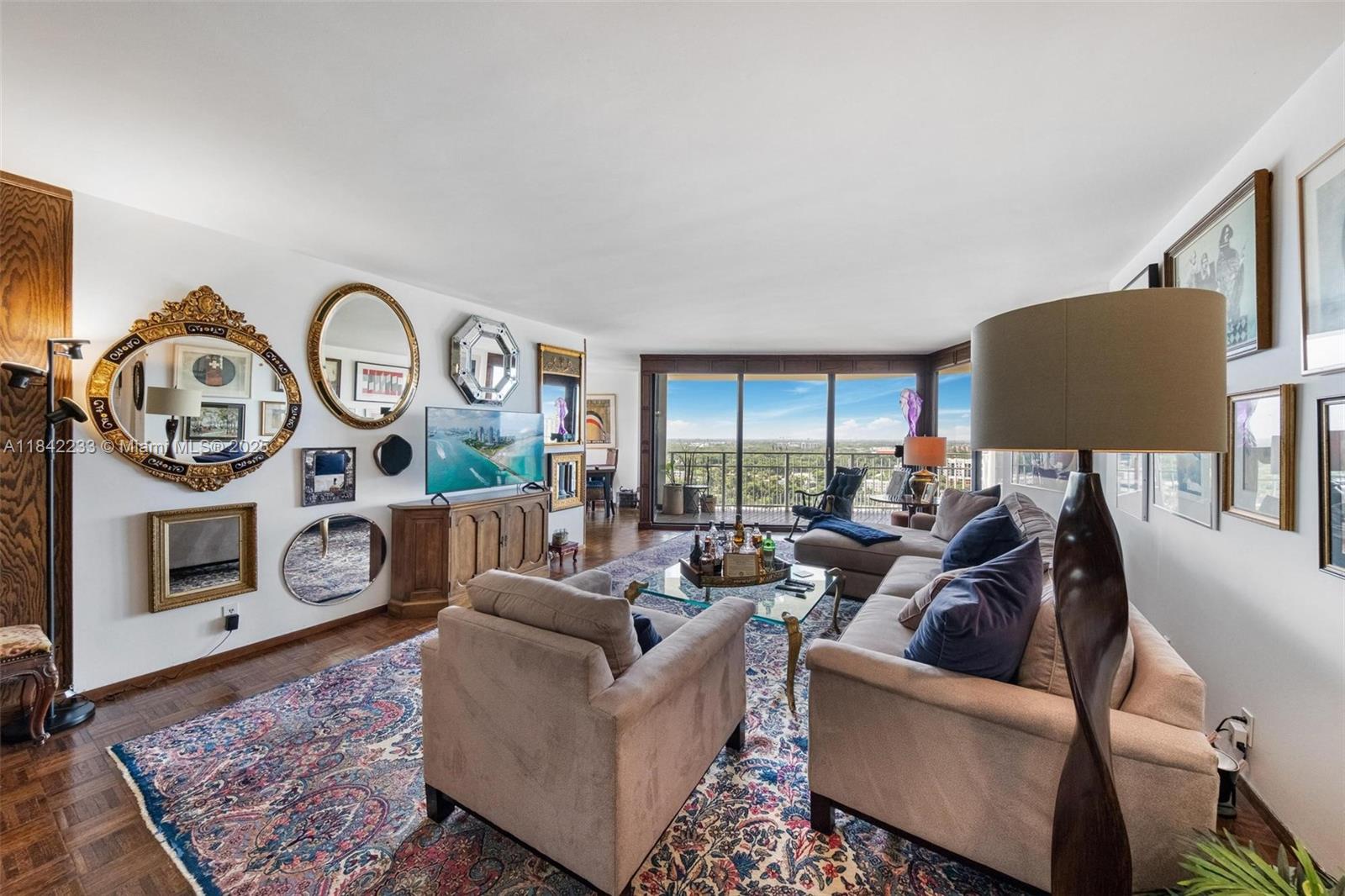 TOWERS OF QUAYSIDE CONDO - Residential