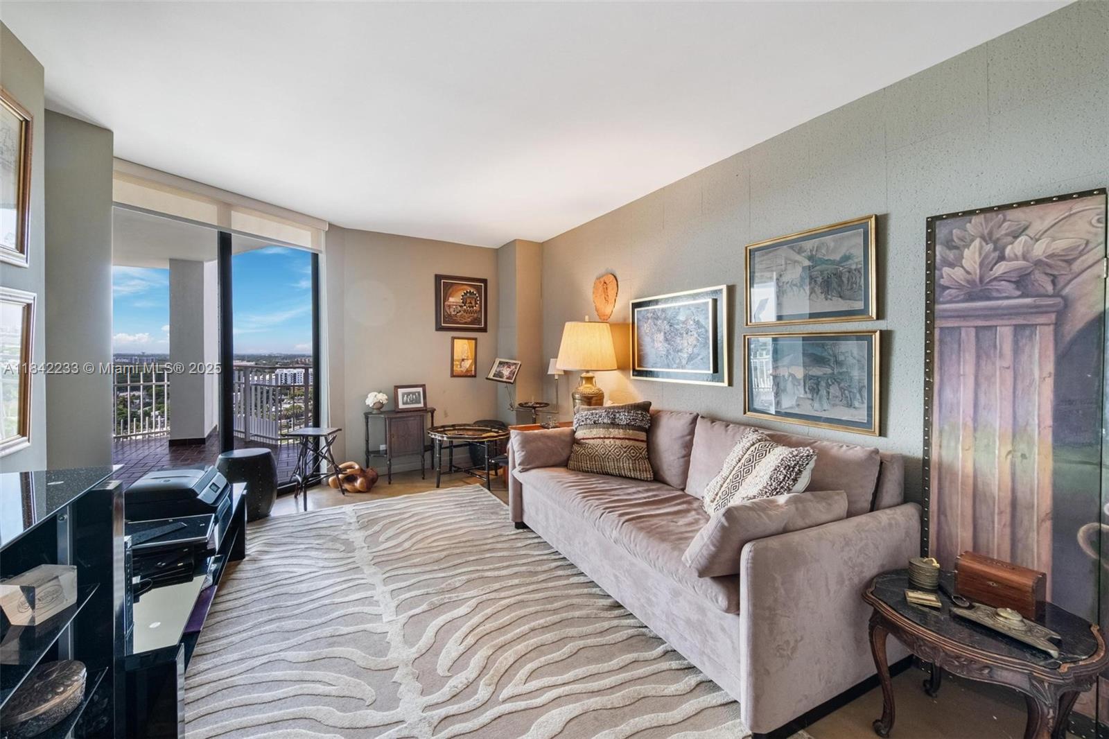 TOWERS OF QUAYSIDE CONDO - Residential