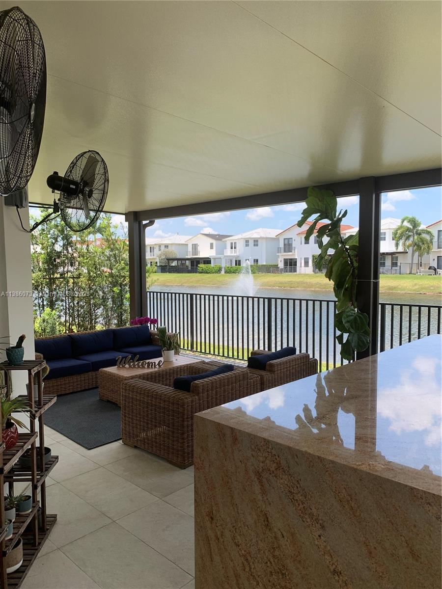 VINTAGE ESTATES - Residential