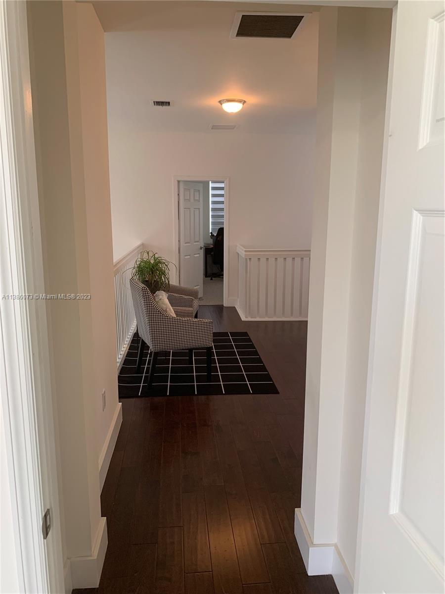 VINTAGE ESTATES - Residential