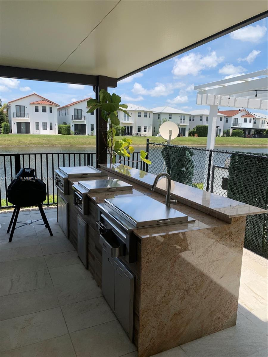 VINTAGE ESTATES - Residential