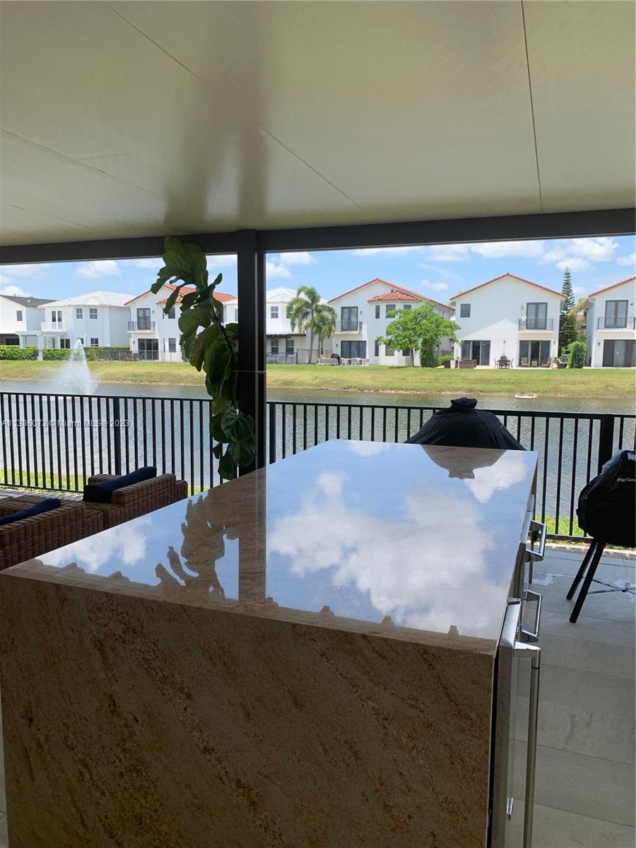 VINTAGE ESTATES - Residential