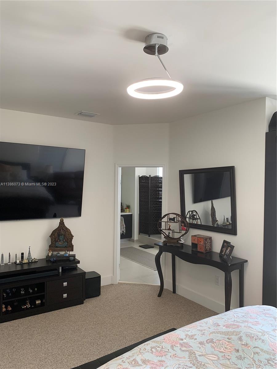 VINTAGE ESTATES - Residential