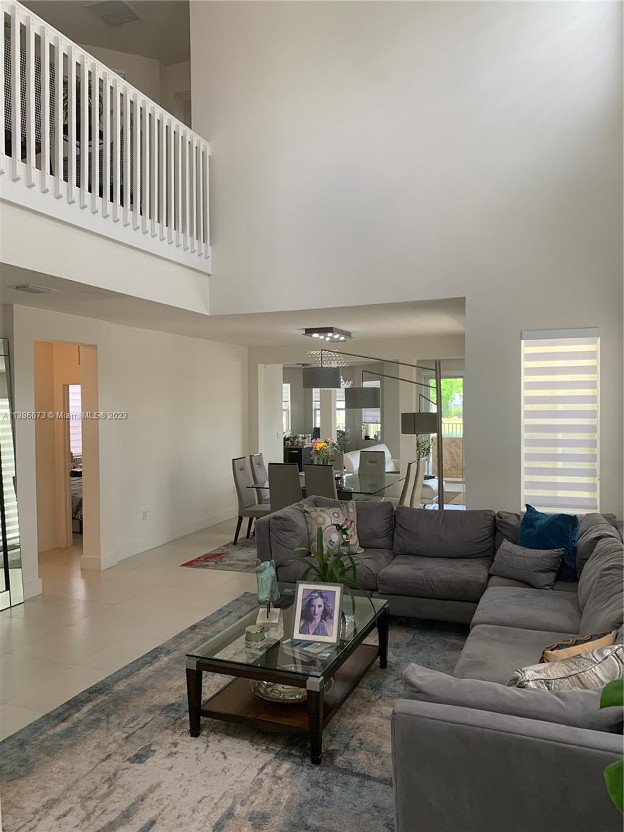 VINTAGE ESTATES - Residential