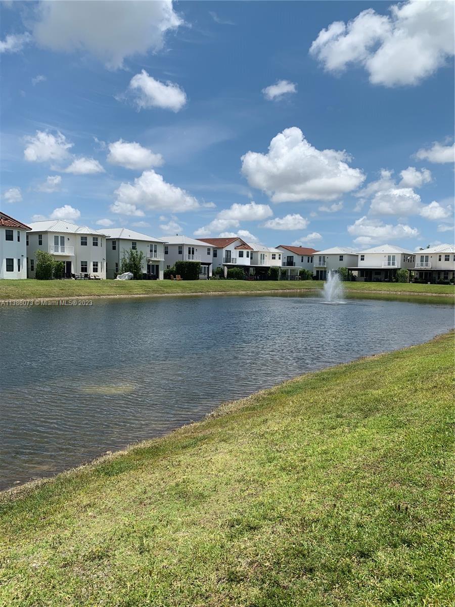 VINTAGE ESTATES - Residential