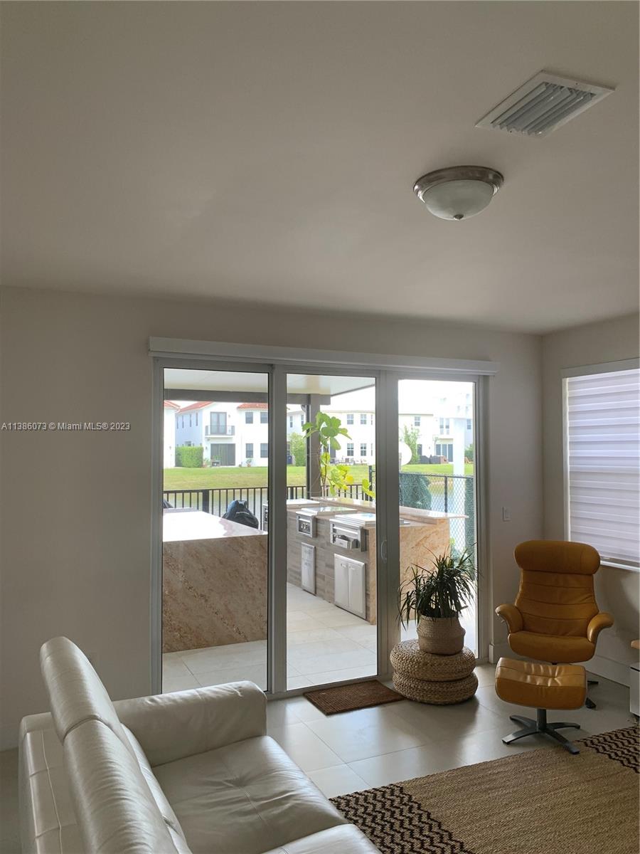 VINTAGE ESTATES - Residential