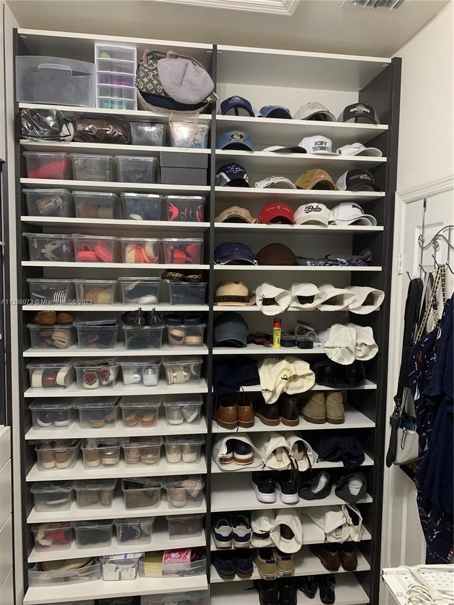 VINTAGE ESTATES - Residential