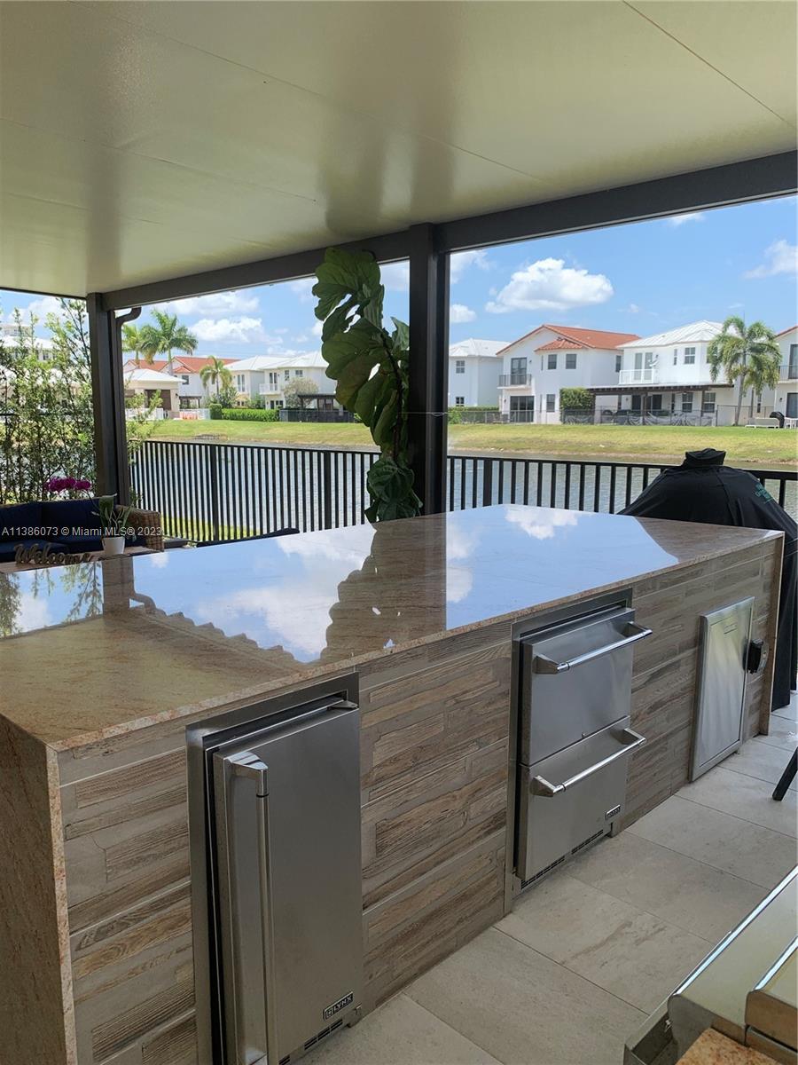 VINTAGE ESTATES - Residential