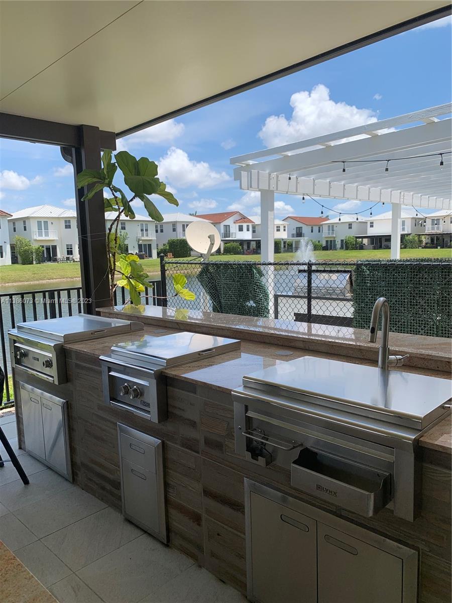 VINTAGE ESTATES - Residential