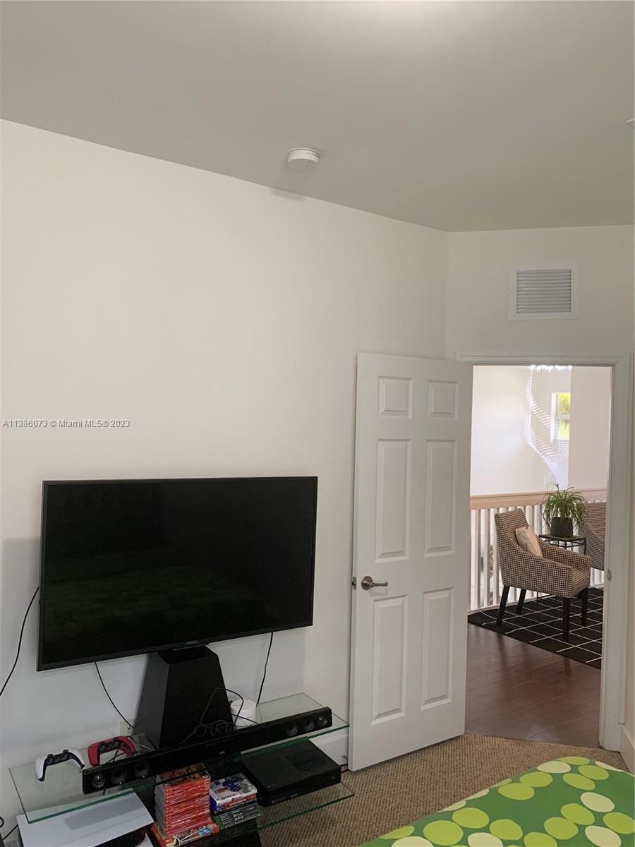 VINTAGE ESTATES - Residential