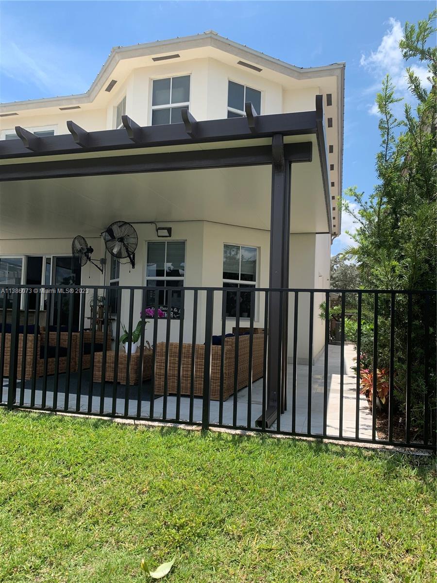 VINTAGE ESTATES - Residential