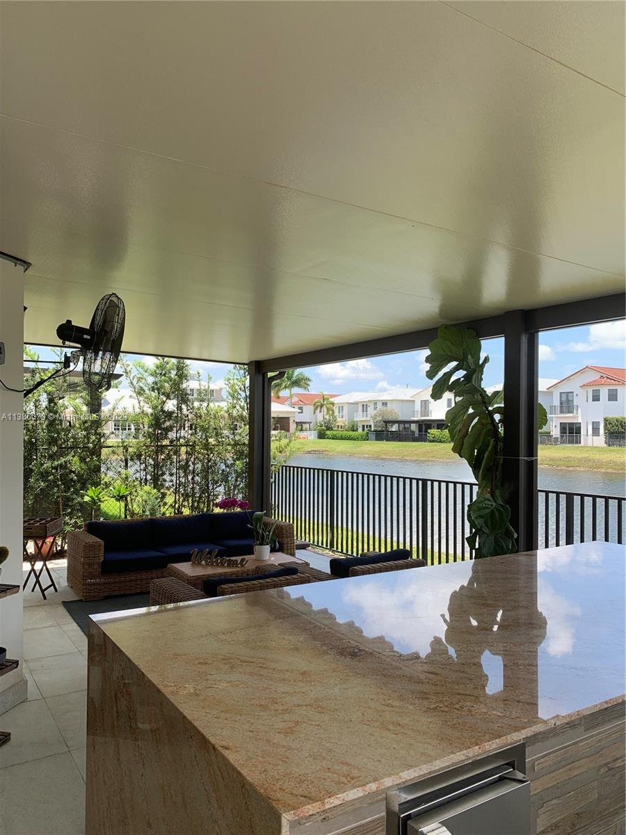 VINTAGE ESTATES - Residential