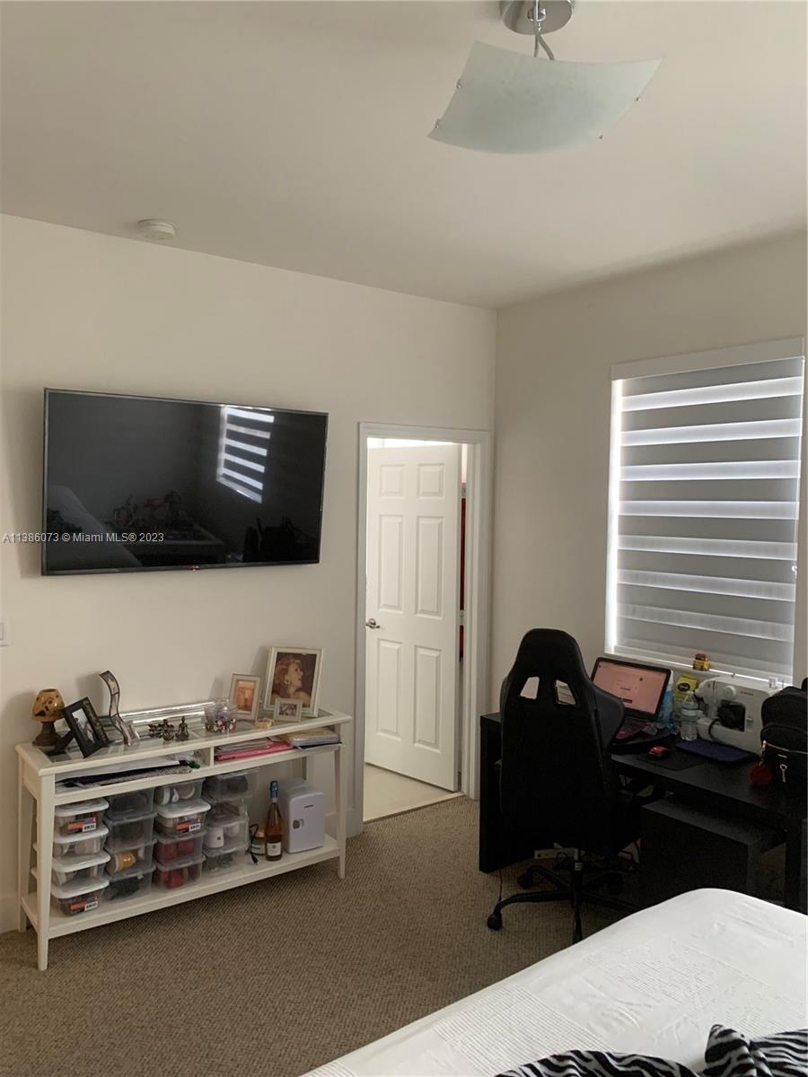 VINTAGE ESTATES - Residential