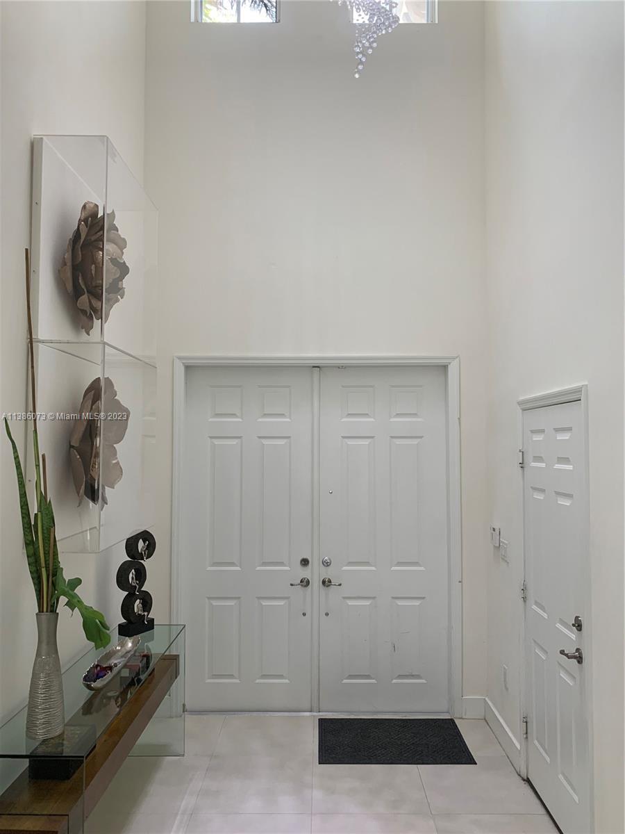 VINTAGE ESTATES - Residential